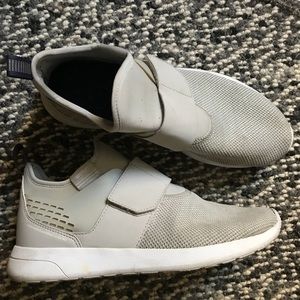 Velcro running sneakers